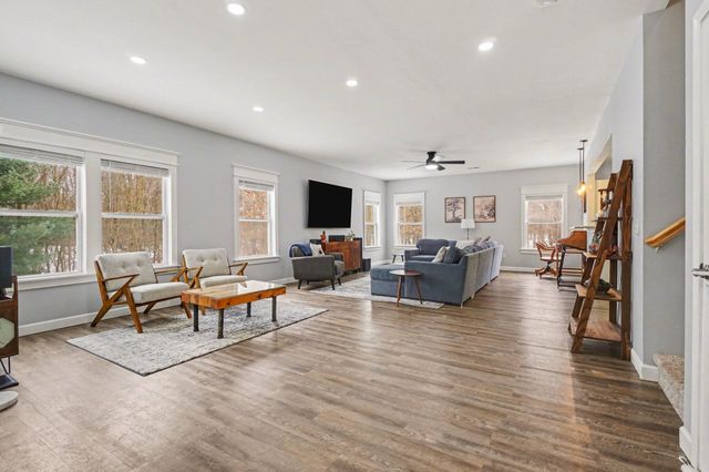 9360 Stratford Woods Trail, Kalamazoo, MI 49009