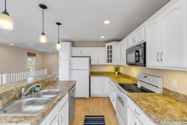 315 Due East Street, New Smyrna Beach, FL 32169
