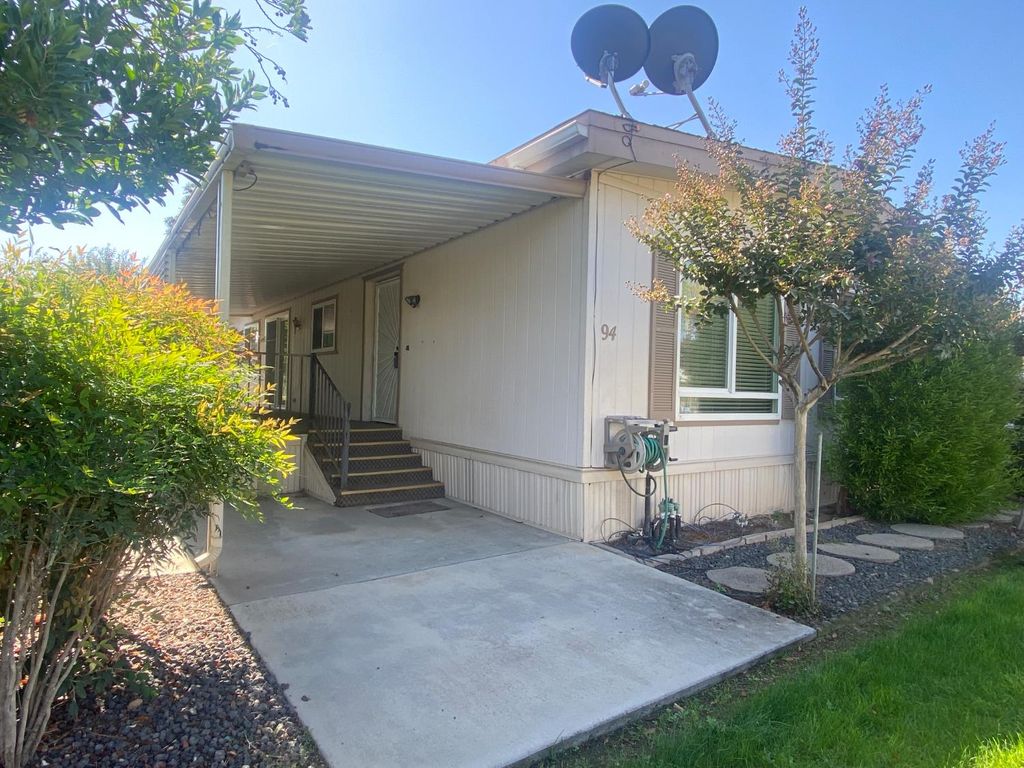 Image 1 of property listing at 2706 W Ashlan Avenue # 94, Fresno, CA 93705