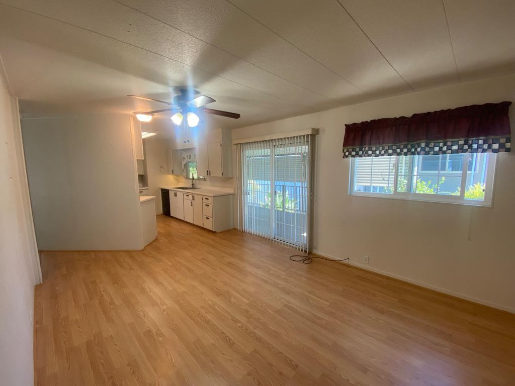 Image 3 of property listing at 2706 W Ashlan Avenue # 94, Fresno, CA 93705