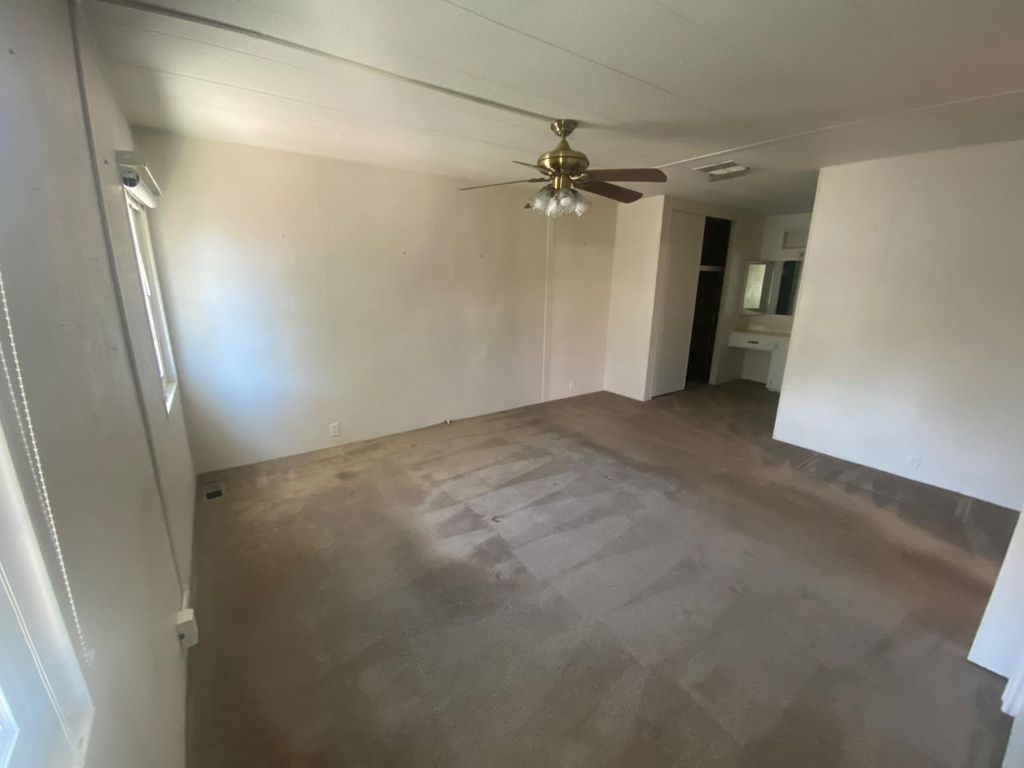Image 6 of property listing at 2706 W Ashlan Avenue # 94, Fresno, CA 93705