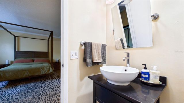 4050 4TH STREET N 122, St Petersburg, FL 33703