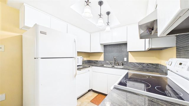 4050 4TH STREET N 122, St Petersburg, FL 33703