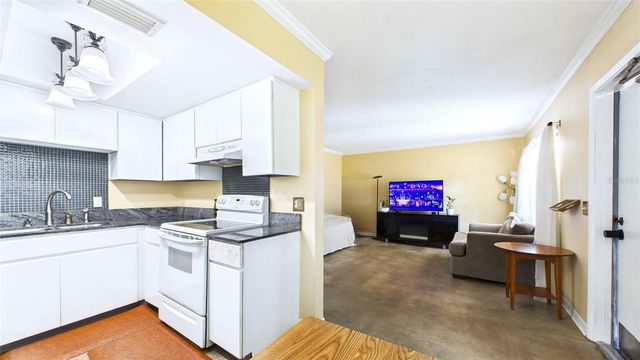 4050 4TH STREET N 122, St Petersburg, FL 33703