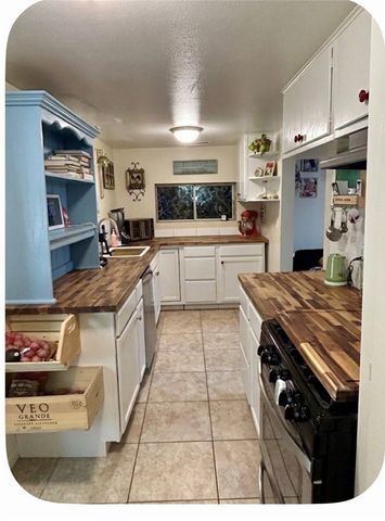 17713 Valley, Lake Hughes, CA 93532