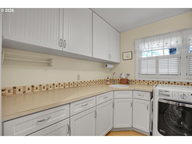 1856 GLENMORRIE Ter, Lake Oswego, OR 97034