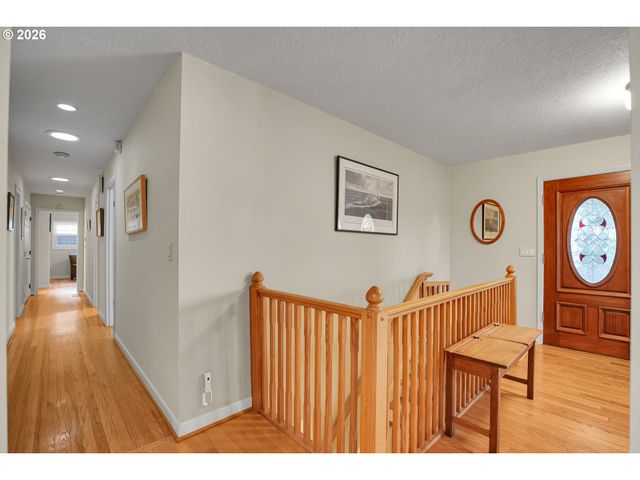 1856 GLENMORRIE Ter, Lake Oswego, OR 97034