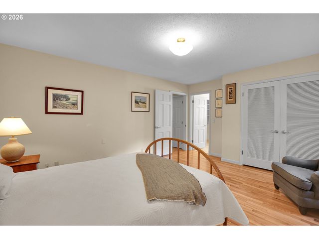 1856 GLENMORRIE Ter, Lake Oswego, OR 97034