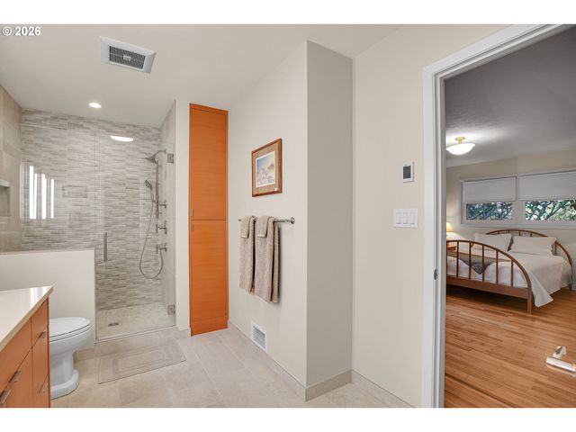 1856 GLENMORRIE Ter, Lake Oswego, OR 97034