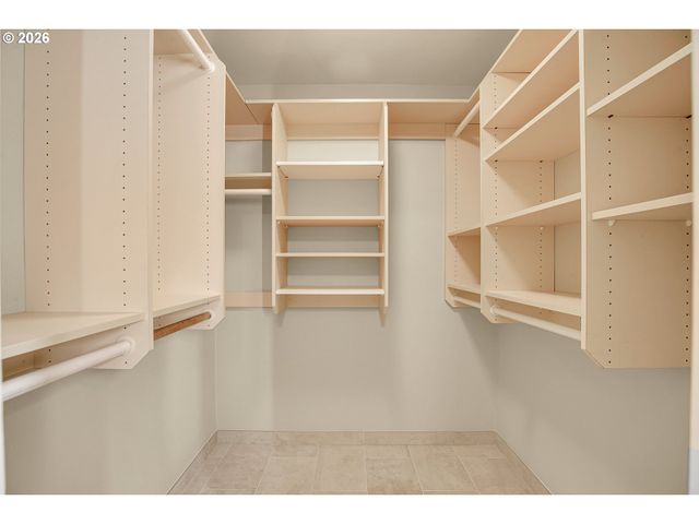 1856 GLENMORRIE Ter, Lake Oswego, OR 97034