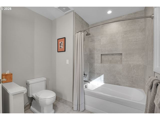 1856 GLENMORRIE Ter, Lake Oswego, OR 97034