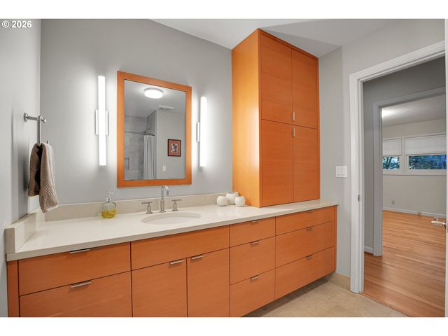 1856 GLENMORRIE Ter, Lake Oswego, OR 97034