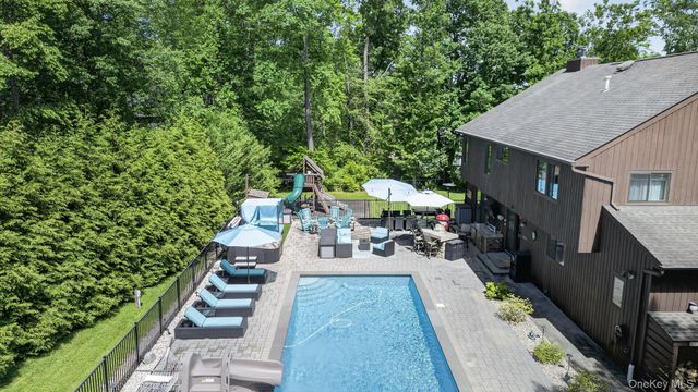19 Apple Hill Drive, Cortlandt Manor, NY 10567