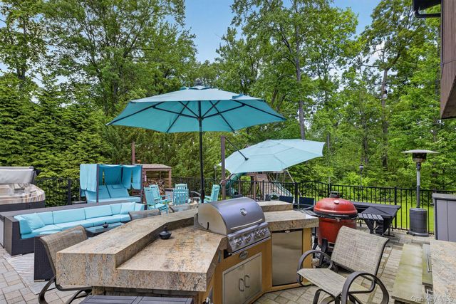 19 Apple Hill Drive, Cortlandt Manor, NY 10567