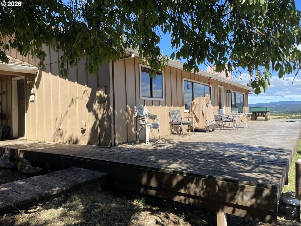 Image 1 of property listing at 27181 Sw FRYS Ln, Sheridan, OR 97378