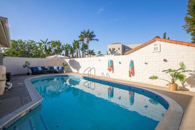 909 1st St, Coronado, CA 92118