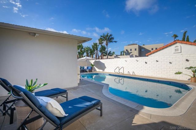 909 1st St, Coronado, CA 92118