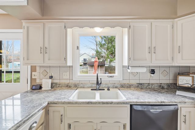 866 W Ashbourne Lane, Greenwood, IN 46142