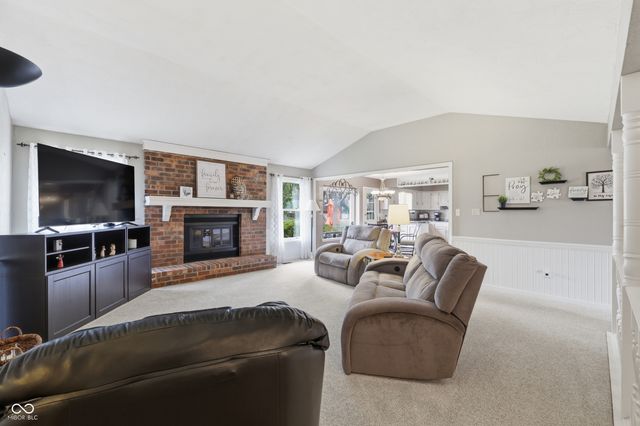 866 W Ashbourne Lane, Greenwood, IN 46142