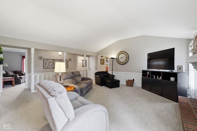 866 W Ashbourne Lane, Greenwood, IN 46142