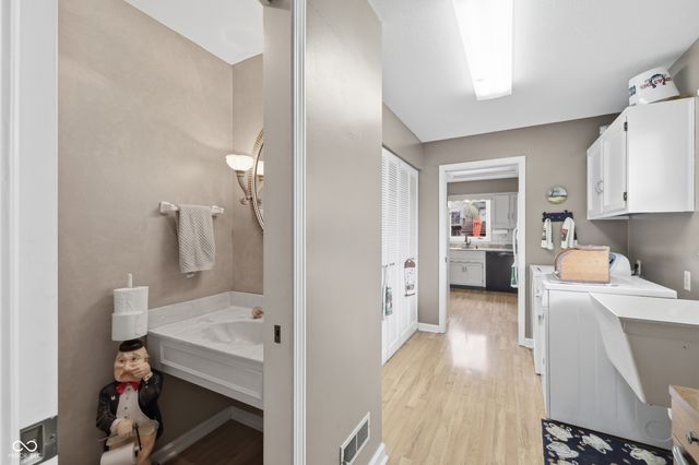 866 W Ashbourne Lane, Greenwood, IN 46142