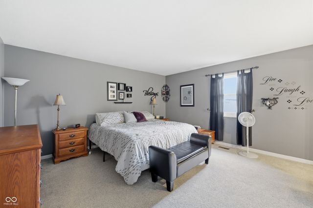 866 W Ashbourne Lane, Greenwood, IN 46142