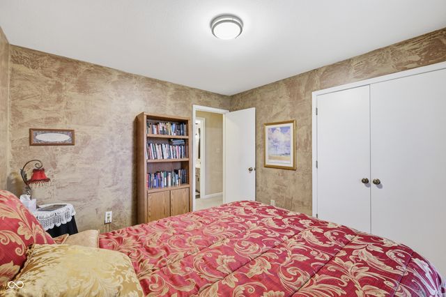 866 W Ashbourne Lane, Greenwood, IN 46142