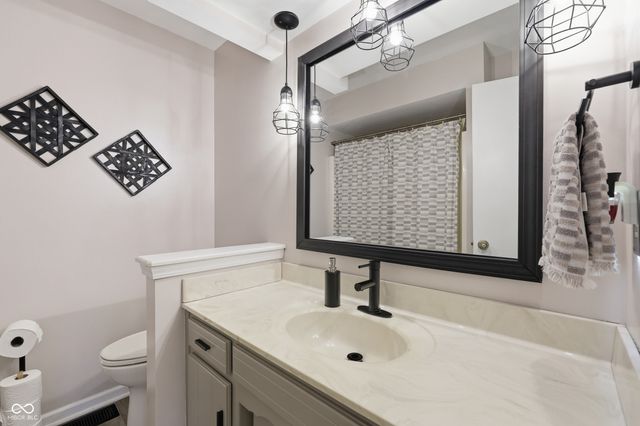 866 W Ashbourne Lane, Greenwood, IN 46142