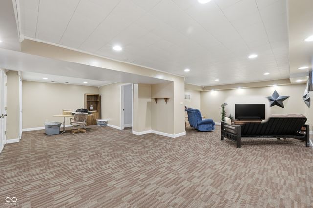 866 W Ashbourne Lane, Greenwood, IN 46142