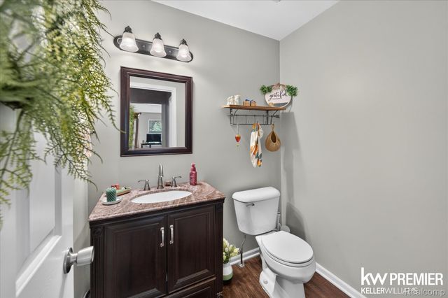 551 Indian Oaks Drive, Howell, MI 48843