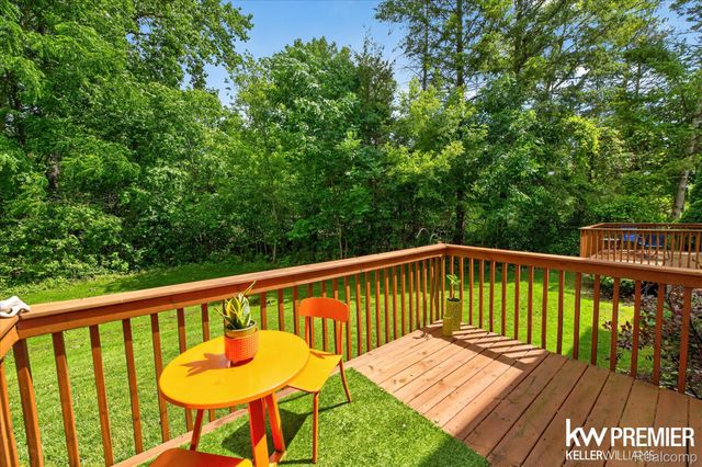 551 Indian Oaks Drive, Howell, MI 48843