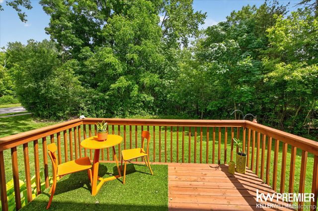 551 Indian Oaks Drive, Howell, MI 48843
