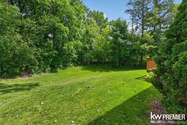 551 Indian Oaks Drive, Howell, MI 48843