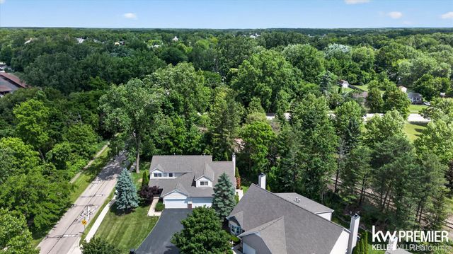 551 Indian Oaks Drive, Howell, MI 48843