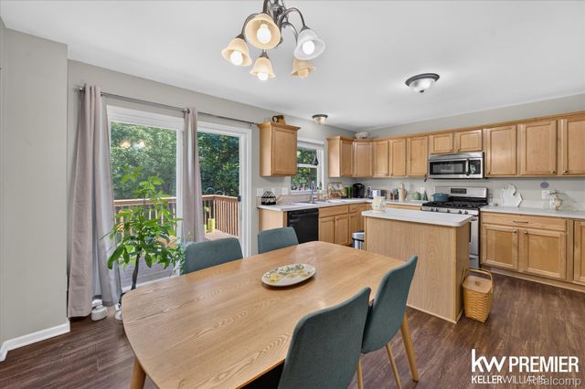 551 Indian Oaks Drive, Howell, MI 48843