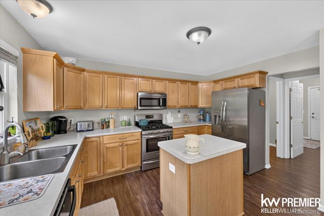 551 Indian Oaks Drive, Howell, MI 48843