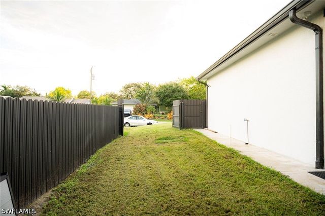3000 47th ST SW, Naples, FL 34116
