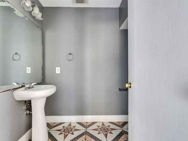 13119 Lindenloch Lane, Houston, TX 77085