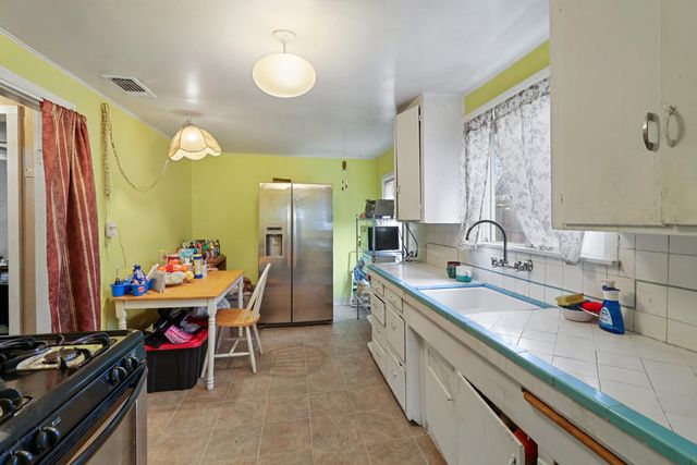 4240 55th St, Sacramento, CA 95820