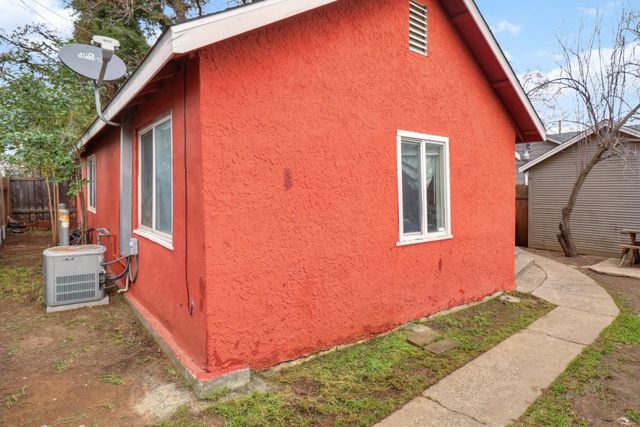 4240 55th St, Sacramento, CA 95820