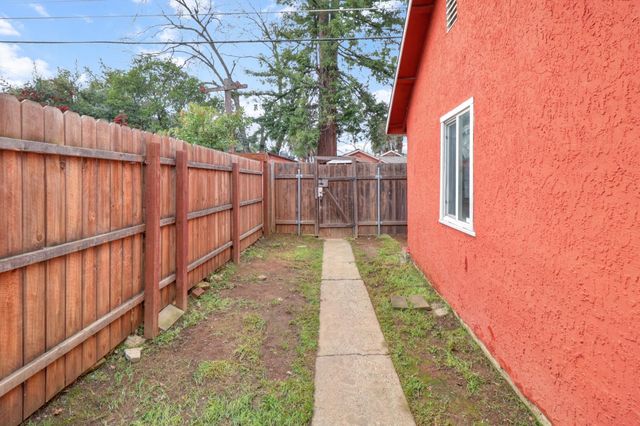 4240 55th St, Sacramento, CA 95820