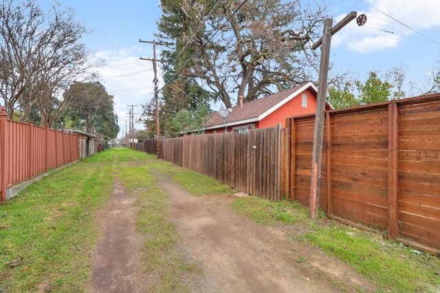 4240 55th St, Sacramento, CA 95820