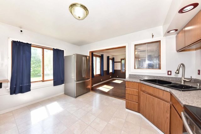 4917 S 28th STREET, Greenfield, WI 53221