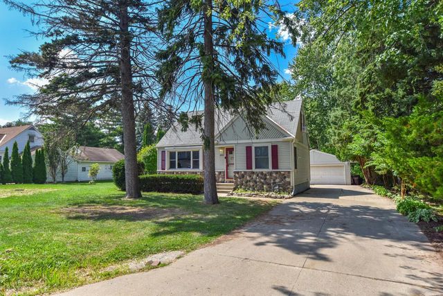 4917 S 28th STREET, Greenfield, WI 53221