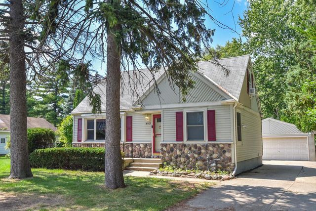 4917 S 28th STREET, Greenfield, WI 53221