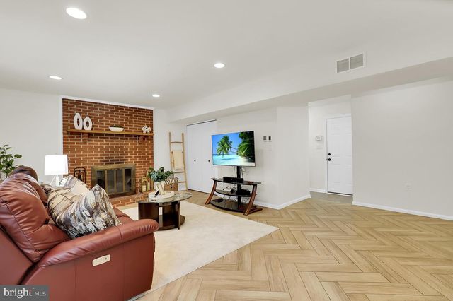 1701 GLASTONBERRY RD, Potomac, MD 20854