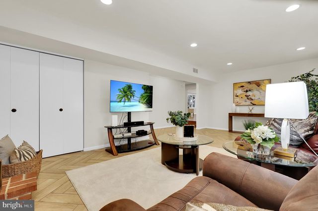 1701 GLASTONBERRY RD, Potomac, MD 20854