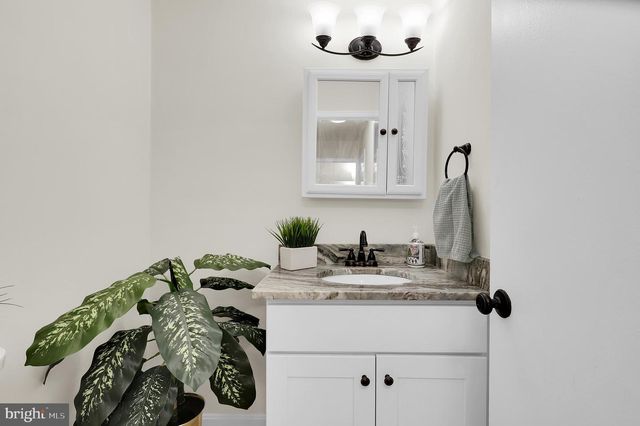 1701 GLASTONBERRY RD, Potomac, MD 20854