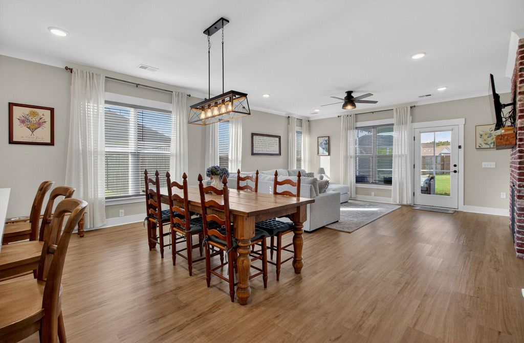 Image 11 of property listing at 105 Edisto Crossing Court, Ridgeville, SC 29472