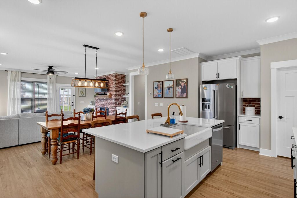 Image 13 of property listing at 105 Edisto Crossing Court, Ridgeville, SC 29472